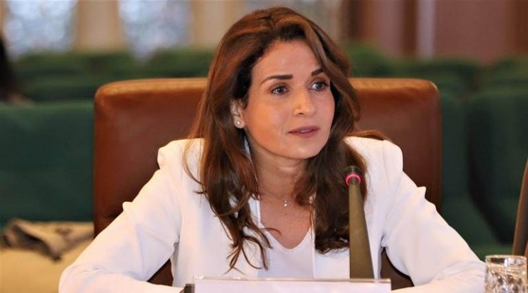 في قضية " القبلة " ..البام" يُدافع عن ليلى بنعلي