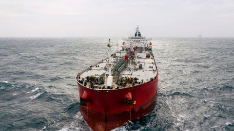 تقرير بيئي دولي يحذر من مخاطر ناقلات البترول الروسية على المياه المغربية الإسبانية