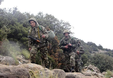 مؤشر اللااستقرار ..ثلاث ارهــ..ـابيين يسلمون أنفسهم للجيش الجزائري