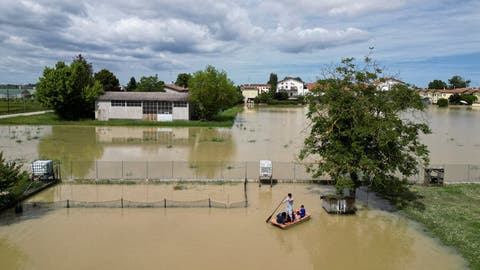 ارتفاع حصيلة الضحايا في أسوأ فيضانات تشهدها إيطاليا