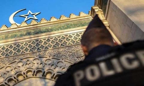 الشرطة الألمانية تعتقل رجلا حاول إضرام النار في مسجد