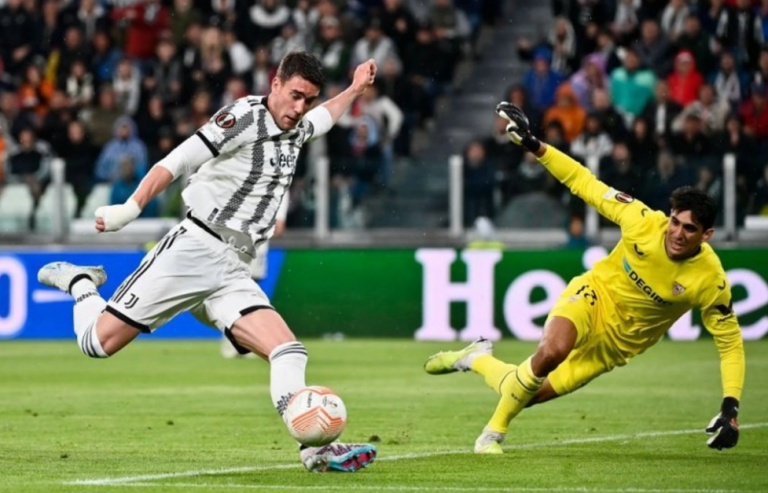 ياسين بونو يحلم بالفوز مجددا بلقب “يوروبا ليغ”