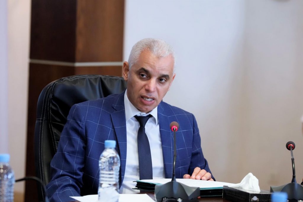 أيت الطالب يلتقي نقابات الصيادلة و ينجح في إخماد غضب مهنيي القطاع