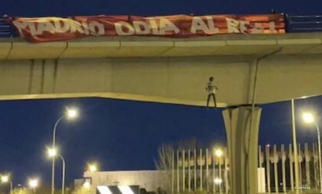 إسبانيا.. اعتقال 4 أشخاص علّقوا "دمية بقميص فينيسيوس"