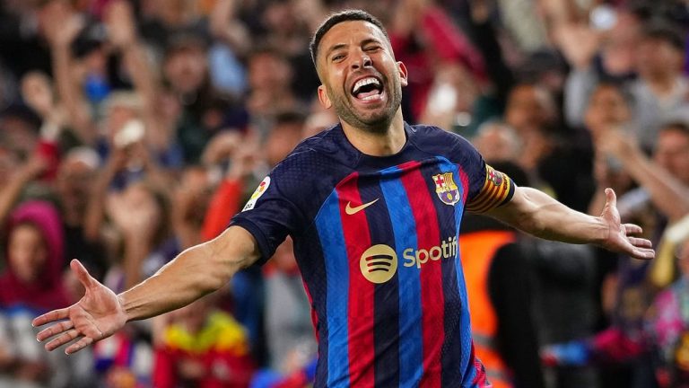 بعد 11 عاما.. جوردي ألبا يرحل عن برشلونة نهاية الموسم الحالي