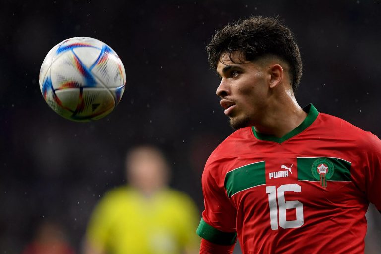مدرب ليفركوزن يتصل شخصيا باللاعب المغربي الزلزول