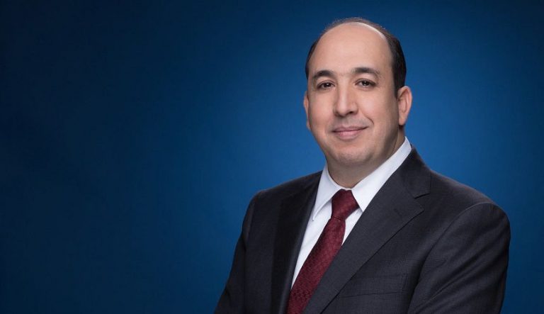 بعد "طرده" من قبل قناة الجزيرة.. أول خروج للاعلامي عبد الصمد ناصر
