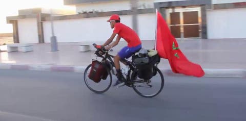 الرحالة المغربي عياد المفتحي يصل إلى القاهرة في رحلة عبر 3 قارات