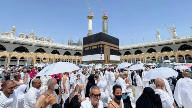 بعد رمي جمرات ثالث أيام التشريق.. الحجاج يؤدون طواف الوداع