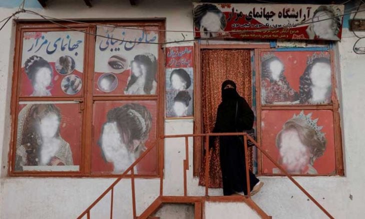 طالبان تأمر بإغلاق مراكز التجميل في أفغانستان