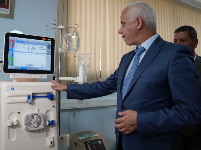 ايت الطالب يعطي انطلاقة خدمات مركز تصفية الدم بأوطاط الحاج