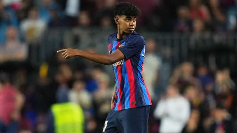 برشلونة يتحرك لتجديد عقد لامين يامال لـ5 سنوات