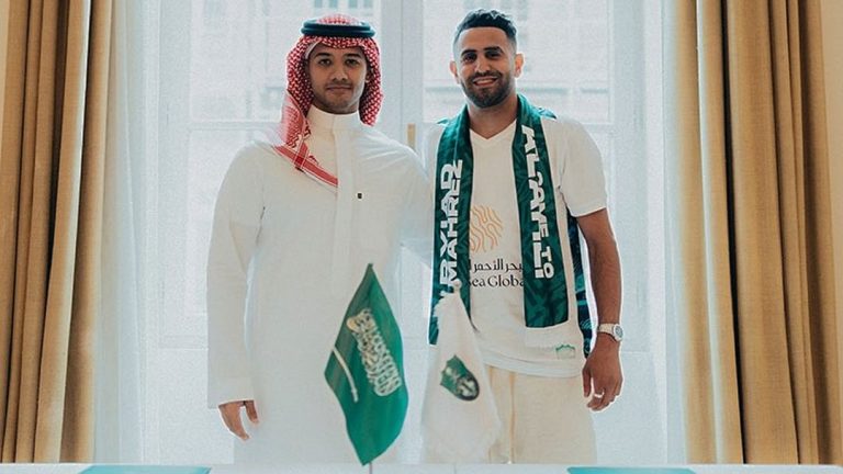رسميا.. الأهلي السعودي يعلن التعاقد مع رياض محرز