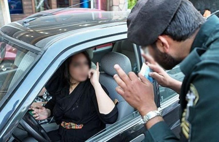 قانون "غريب" يبيح مصادرة أملاك معارضي إلزامية ارتداء الحجاب في إيران