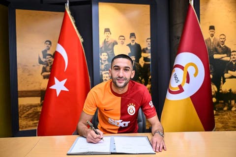 المغربي زياش رسميا مع نادي غلاطاساراي التركي