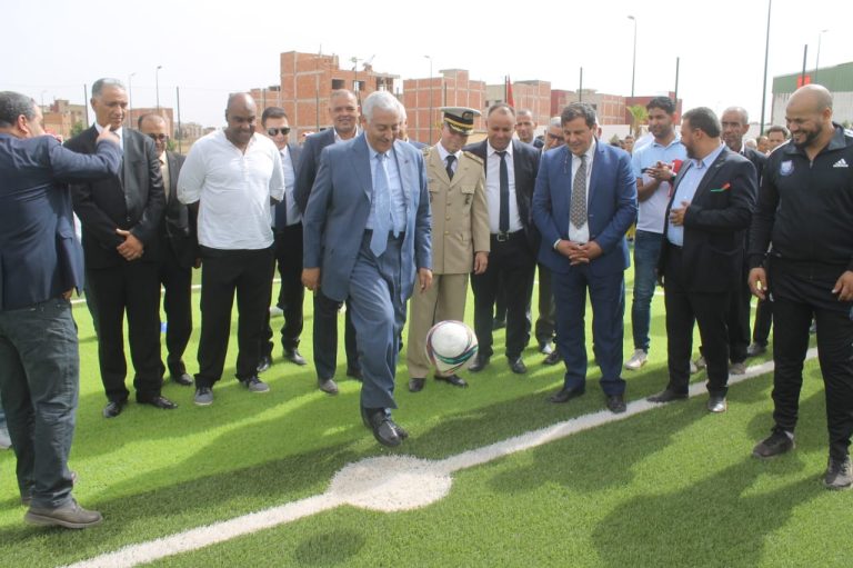 عامل مكناس والعمدة جواد بحاجي يشرفان على تدشين ملاعب للقرب