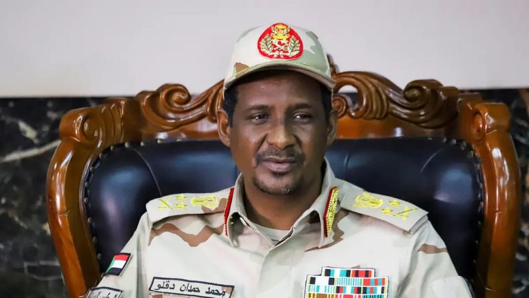 أبرزهم حميدتي.. خارجية السودان تلغي جوازات دبلوماسية لشخصيات سياسية وعسكرية
