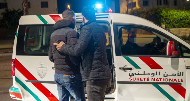 طنجة..توقيف عون سلطة مخمور رفقة بائعة ورد داخل سيارة