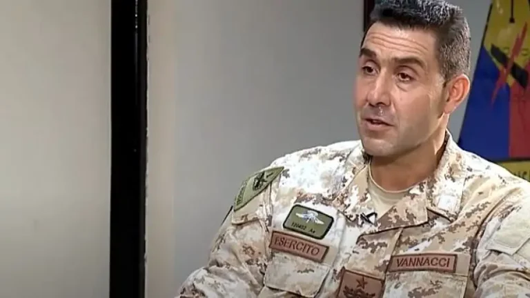 "لستم طبيعيين ".. عبارة ضد المثلية تتسبب في اقالة جنرال ايطالي