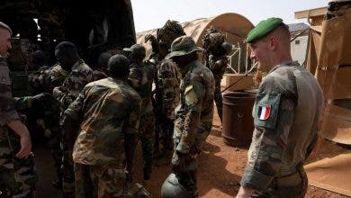 Photo of ماكرون يقرر سحب فرنسا قواتها وإعادة سفيرها من النيجر