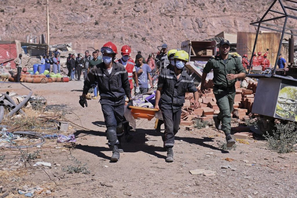 أعضاء و موظفو المحكمة الدستورية يتبرعون براتب شهر لصندوق ضحايا الزلزال