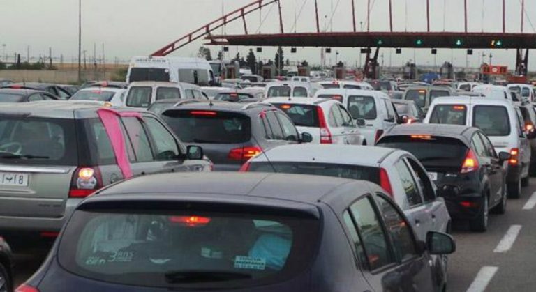 اكتظاظ بالطريق السيار و آلاف المتطوعين يتجهون للحوز للمساهمة في الإغاثة