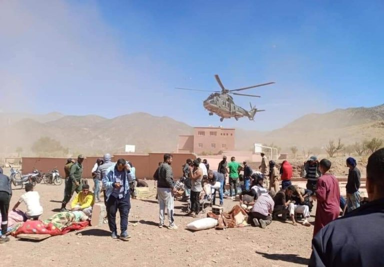 بالصور.. مروحيات الجيش توزع المساعدات على سكان المناطق المتضررة من الزلزال