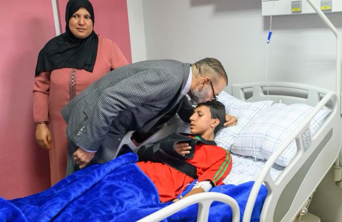 قُبلة مــــــلك.. رسالة لكل مسؤول ليترجَّل عن صهوة حصانه