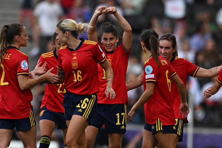 إسبانيا تزيل كلمة “نساء” من اسم منتخبها الوطني لكرة القدم