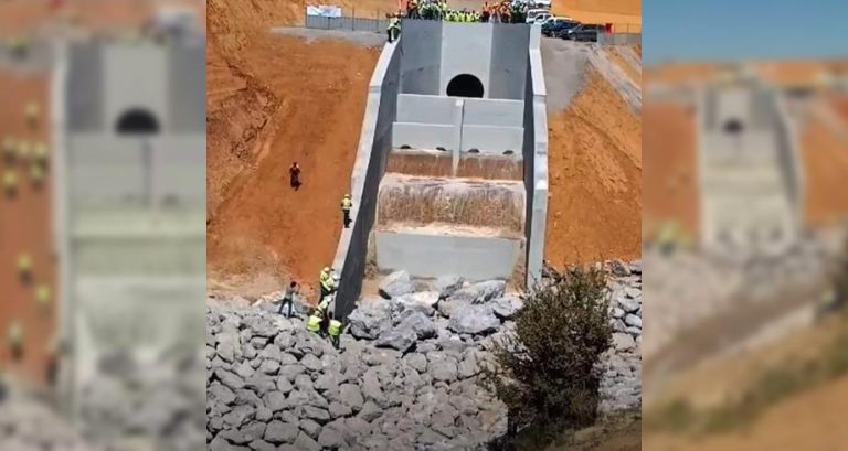 بركة يؤكد مواصلة نقل المياه عبر الطريق السيار المائي