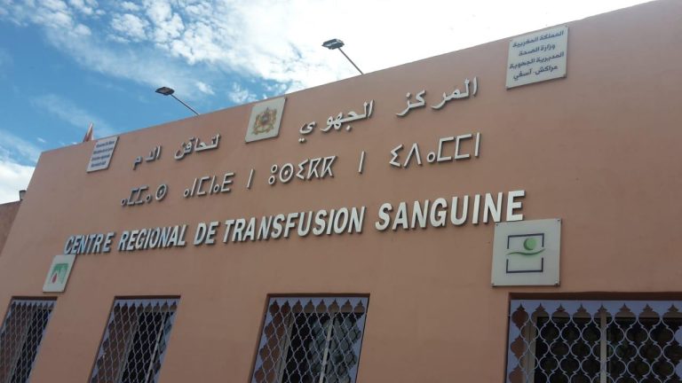 زلزال الحوز.. توافد كبير للمواطنين على مركز تحاقن الدم بمراكش