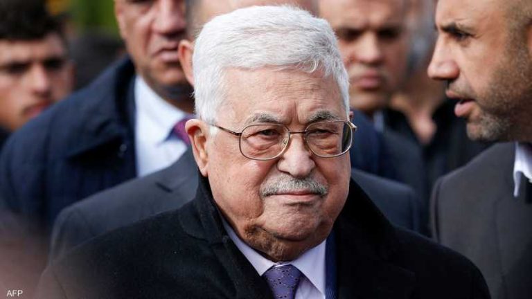 عباس يؤكد على حق الشعب الفلسطيني في الدفاع عن نفسه