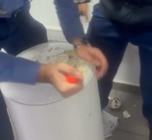 تفاصيل حجز كمية كبيرة من المؤثرات العقلية على يد جمارك المتوسط + صور 8 تفاصيل حجز كمية كبيرة من المؤثرات العقلية على يد جمارك المتوسط + صور