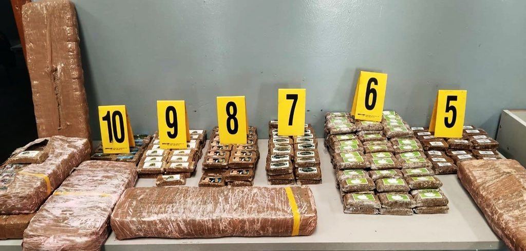 إجهاض عملية لتهريب طن و250 كلغ من مخدر الشيرا عبر ميناء طنجة