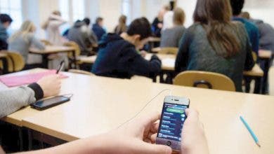 Photo of بريطانيا تتجه لمنع استخدام التلاميذ للهواتف المحمولة بالمدارس