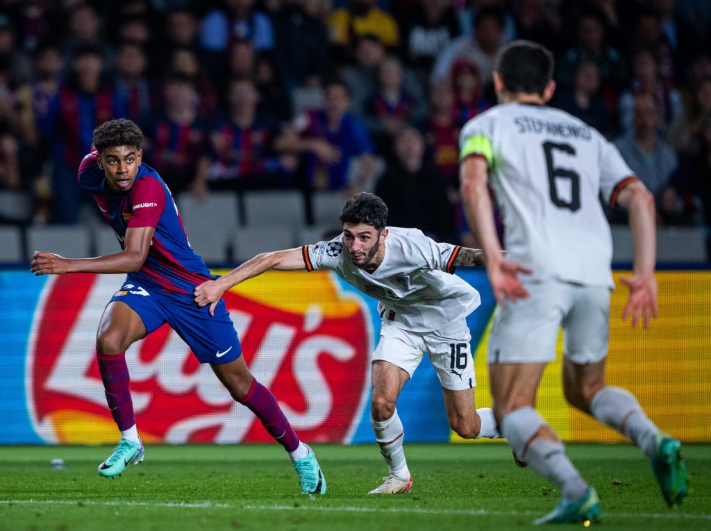 برشلونة يفوز على شاختار ويعزز صدارته في دوري الأبطال
