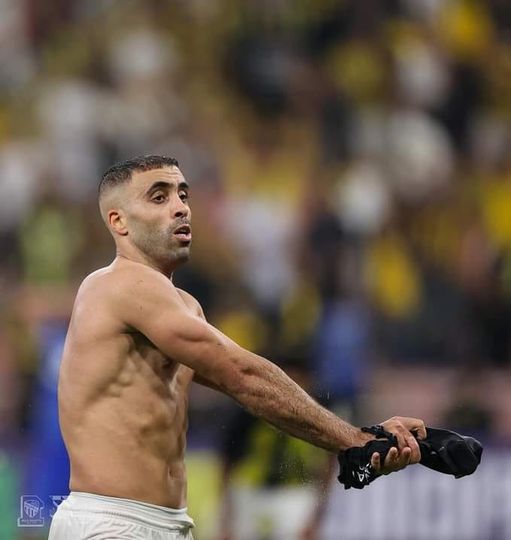 حمد الله: “نزعت قميصي ليرى الجميع عضلاتي”