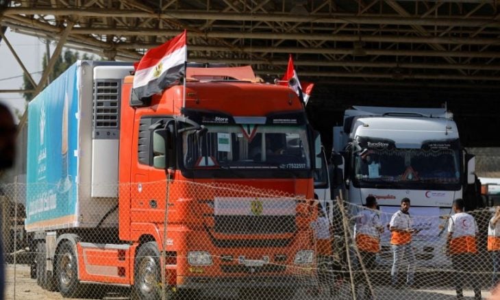 بدء دخول أول قافلة شاحنات إغاثية لغزة من معبر رفح-