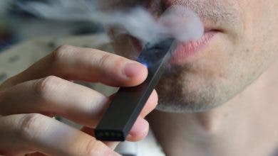 Photo of رسميا.. أستراليا تحظر استيراد السجائر الإلكترونية