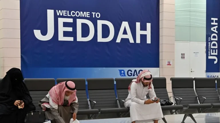 السعودية تعيد 177 معتمرا نيجيريا بعد إلغاء تأشيرات دخولهم