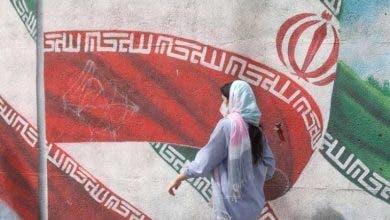 Photo of إيران تقيل مسؤولاً رياضياً بسبب انتهاك رياضية قانون الحجاب