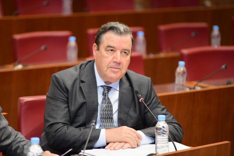 السنتيسي: "ملي كنشوفو الأستاذ كيقري ولدو فالخصوصي فهناك مشكل فالمنظومة"