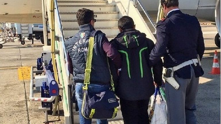 إيطاليا..ترحيل مهاجر مغربي قام بتحطيم محتويات كنيسة