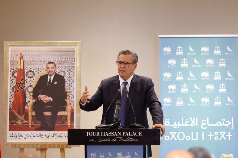 أخنوش : أضمن الحل .. وعلى الأساتذة العودة إلى التدريس