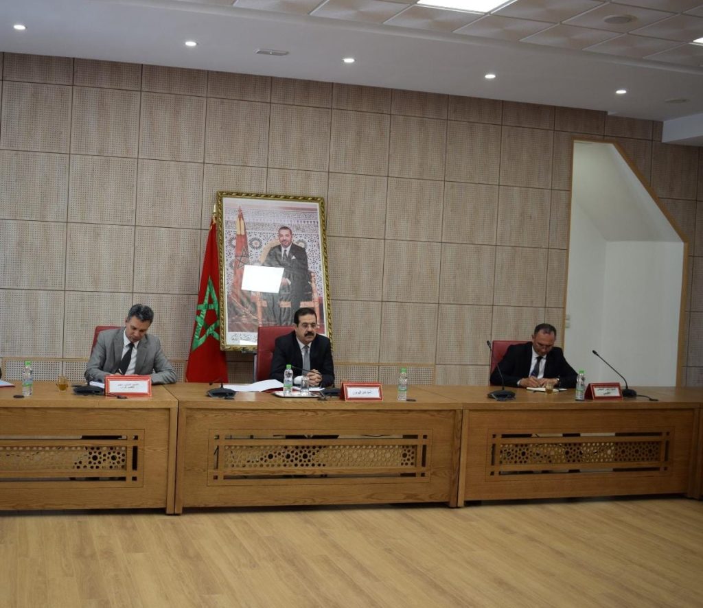 عامل إفران يترأس اجتماعا حول "الحياة الصحية" للفئة المتمدرسة