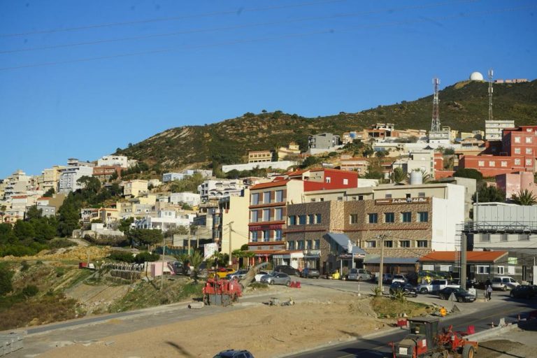 معاناة مستمرة لساكنة قرية محادية لميناء طنجة المتوسط مع ندرة الماء الشروب