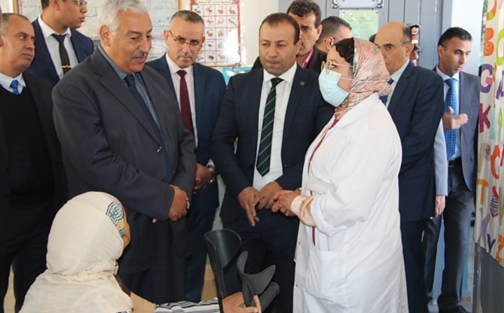 عامل مكناس يتفقد قافلة طبية بجماعة الدخيسة