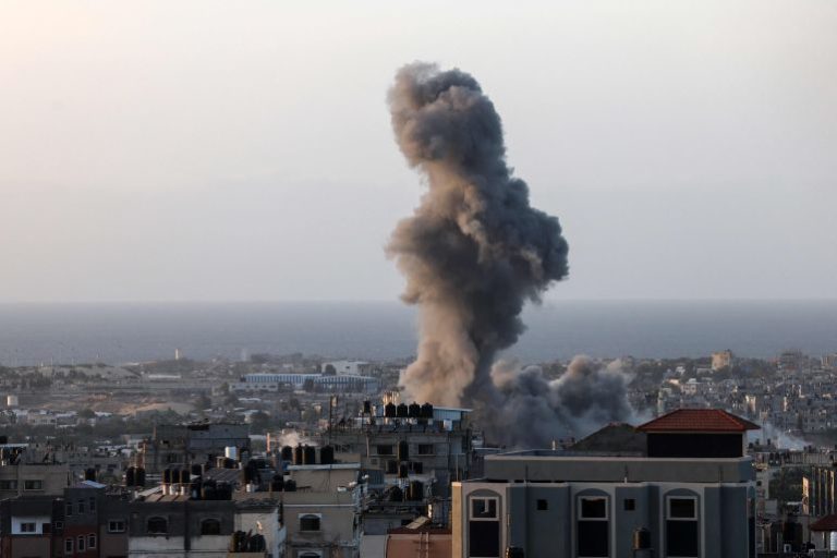 طبيب فلسطيني ينعى نفسه على "فيسبوك" بكلمات "قوية " ( صورة )