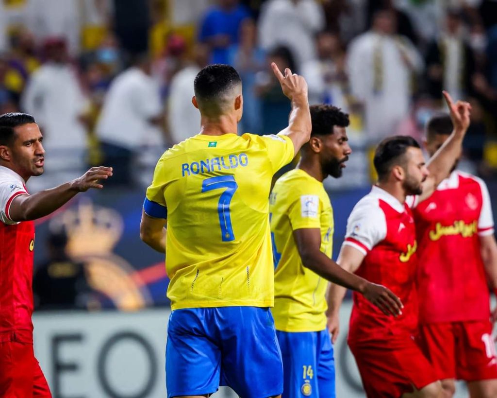 رونالدو يطالب الحكم بعدم احتساب ركلة جزاء لفريقه في دوري أبطال آسيا