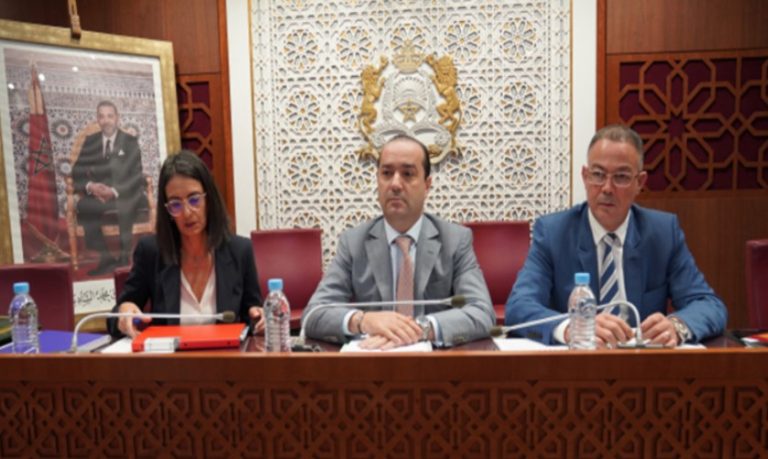 مصدر ينفي ربط لقجع زيادة أجور الأساتذة بأداء تلاميذ الثانوي 300 درهم